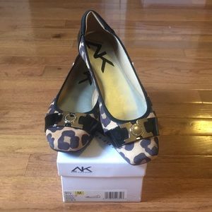 Anne Klein Unalike - Size 9.5M